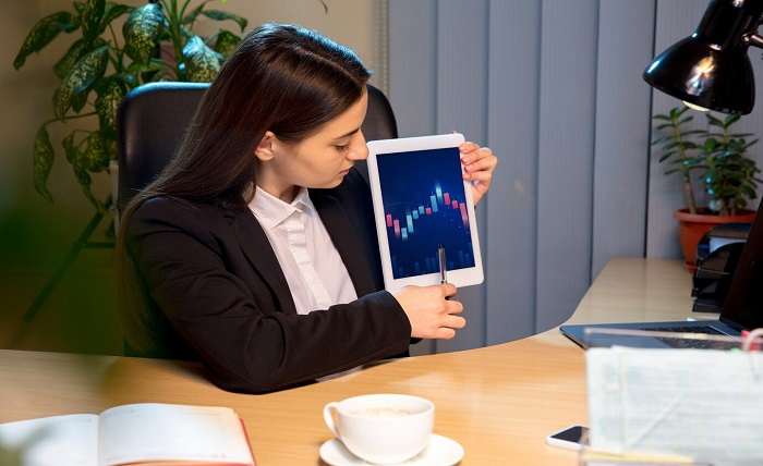 young woman talking working videoconference with colleagues co workers home 155003 24289