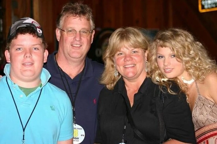 Taylor Swift Family