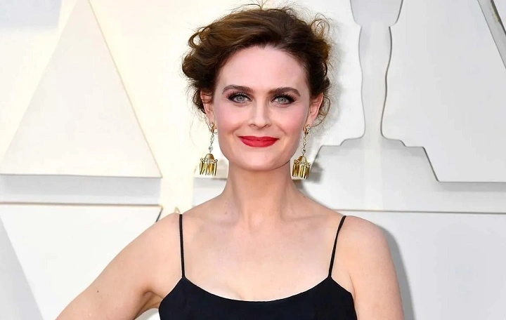 Emily Deschanel Net Worth 1