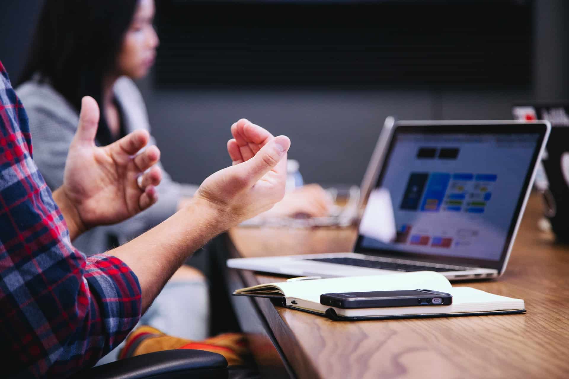 8 factors choosing software business header image
