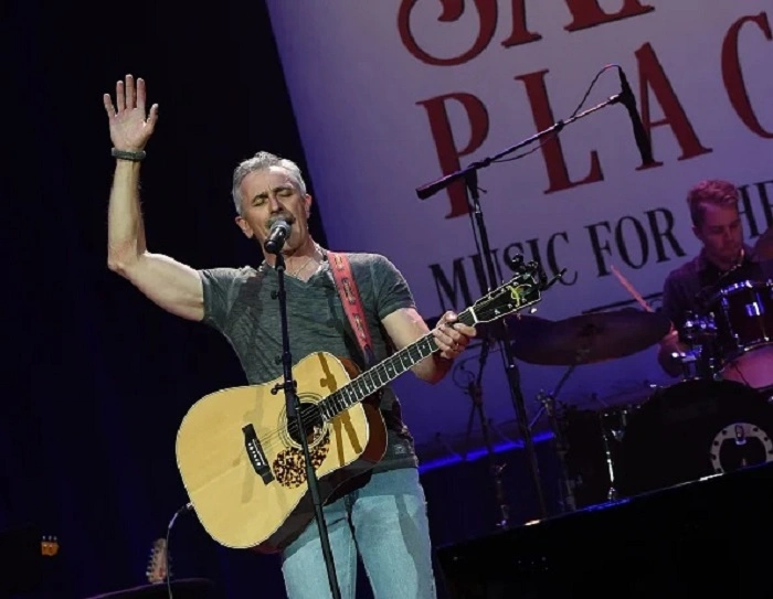 Aaron Tippin Biography / Wiki